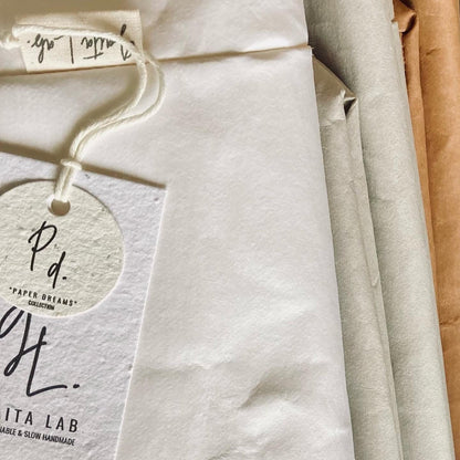 Close-up of basket in washable paper with a label - Gaita Lab
